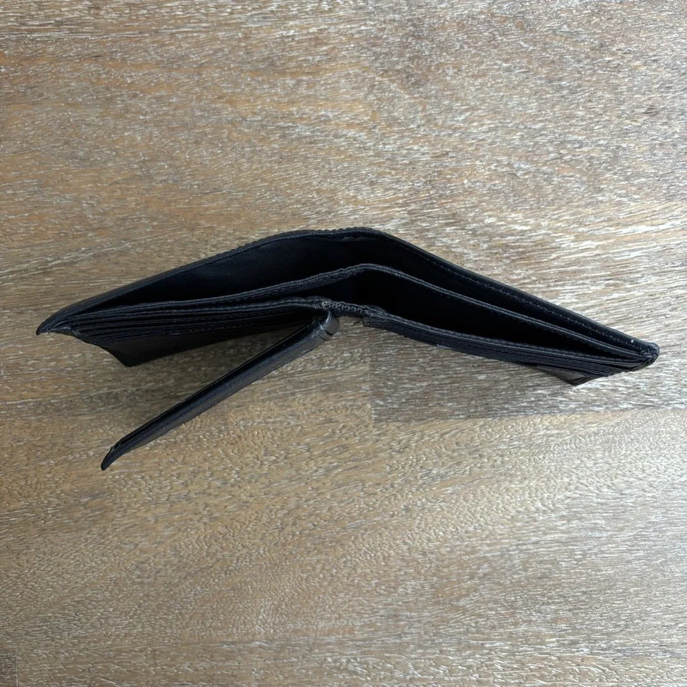 Tumi Delta Single Billfold Wallet Men's Black Leather Wallet With ID Holder